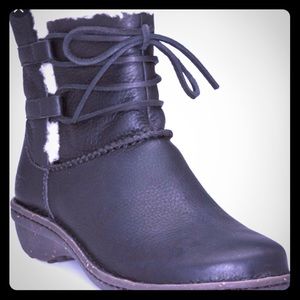 UGG Black Leather Ankle Boots Caspia Size 10
